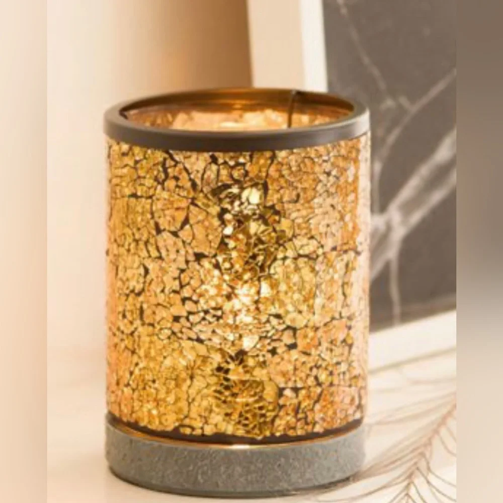 SCENTSY GOLD CRUSHED LAMPSHADE WARMER